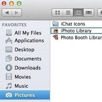 Delete the cache in the iPhoto Library folder